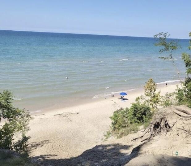 3079 Pershing Dr, Coloma, MI 49038