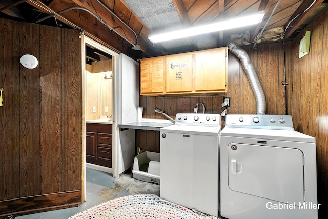 3725 Colby Ave SW, Wyoming, MI 49509 - washroom featuring cabinet space and washing machine and clothes dryer