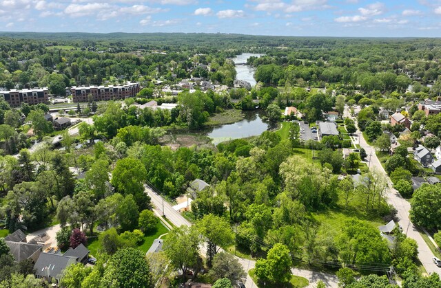 124 River Dr Unit B, Milford, MI 48381