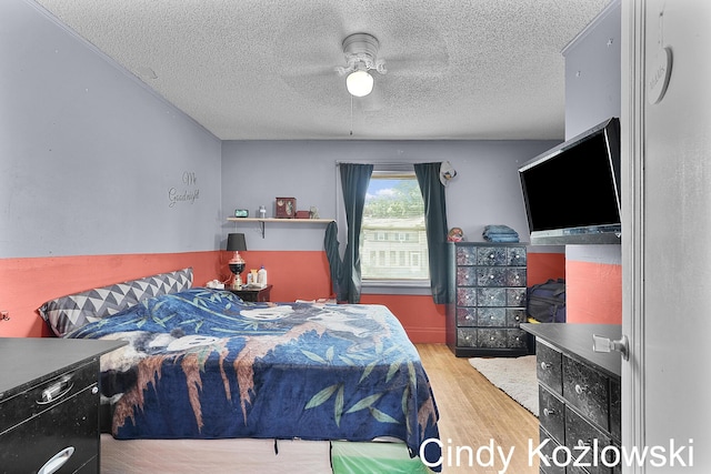 187 Centennial St, Sparta, MI 49345 - bedroom featuring wood finished floors, a textured ceiling, and ceiling fan