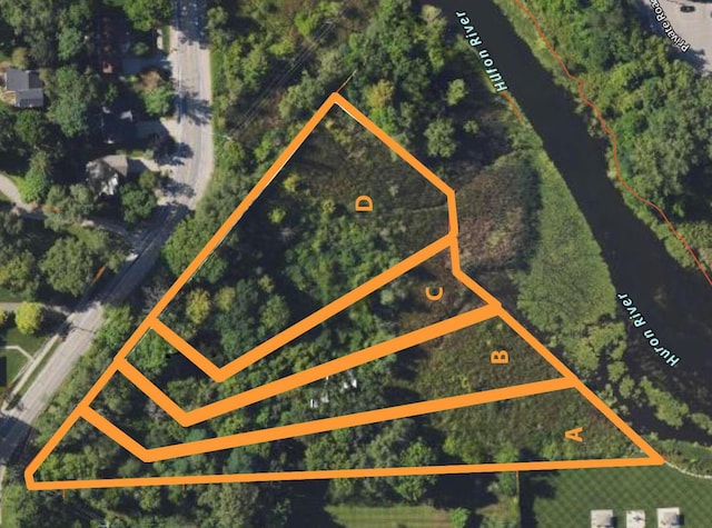 130 River Dr Unit Abd, Milford, MI 48381