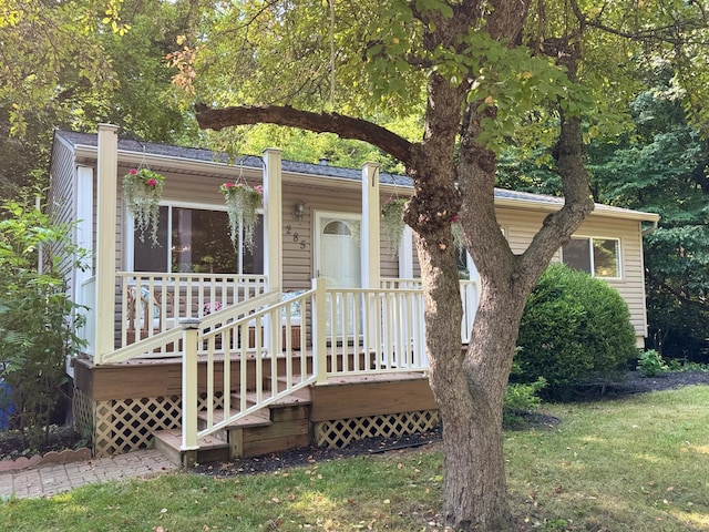 285 Brookside Dr, Ann Arbor, MI 48105 - view of front of house with a front yard