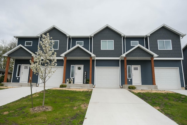 891 Rex St, Fremont, MI 49412 - view of front facade featuring driveway and a front yard