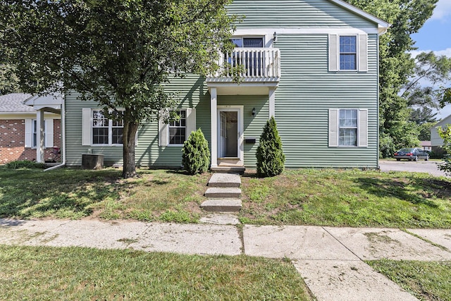 1415 Wingate Blvd, Ypsilanti, MI 48198 - view of front of property featuring a balcony and a front yard