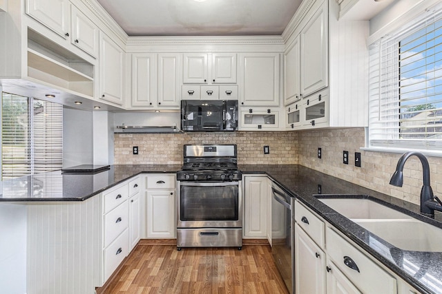 7400 Willow Creek Dr, Ypsilanti, MI 48197 - kitchen with stainless steel appliances, a peninsula, white cabinetry, light wood-type flooring, and plenty of natural light