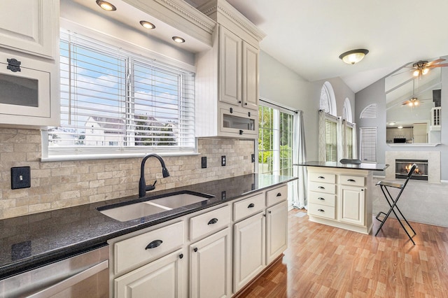 7400 Willow Creek Dr, Ypsilanti, MI 48197 - kitchen with light wood-style floors, vaulted ceiling, decorative backsplash, a ceiling fan, and open floor plan