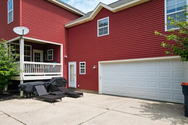 622 Cedar Square St, Holland, MI 49423 - rear view of property featuring a garage and concrete driveway