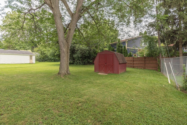 2707 Brandywine Dr, Ann Arbor, MI 48104 - view of yard with a storage shed