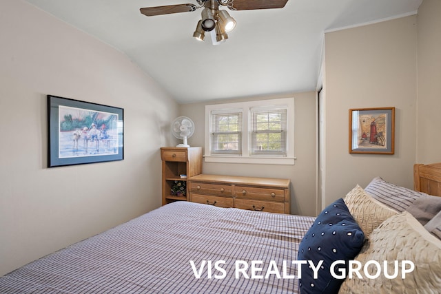 537 Buena Vista Dr, Spring Lake, MI 49456 - bedroom featuring lofted ceiling, a closet, and ceiling fan