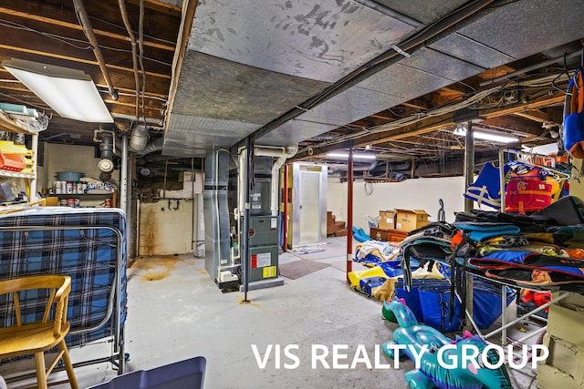 537 Buena Vista Dr, Spring Lake, MI 49456 - unfinished below grade area featuring heating unit