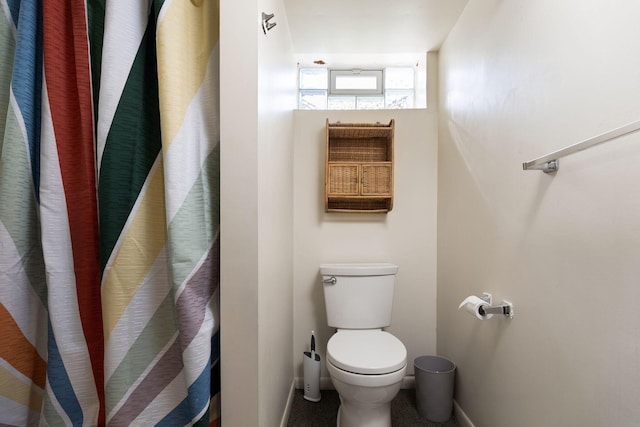 1534 Barrington Pl, Ann Arbor, MI 48103 - full bathroom with toilet and baseboards