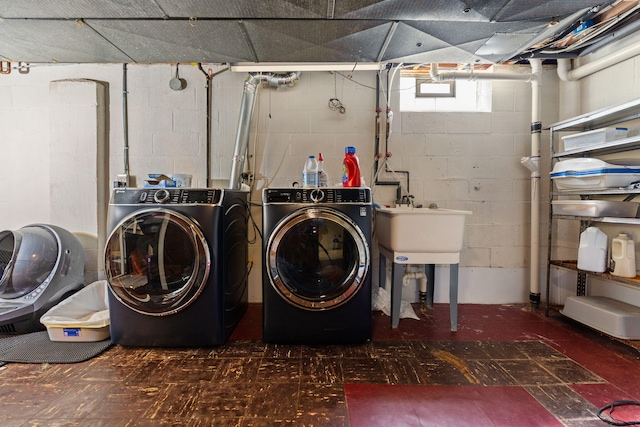 1534 Barrington Pl, Ann Arbor, MI 48103 - laundry room featuring tile patterned floors and washer and clothes dryer