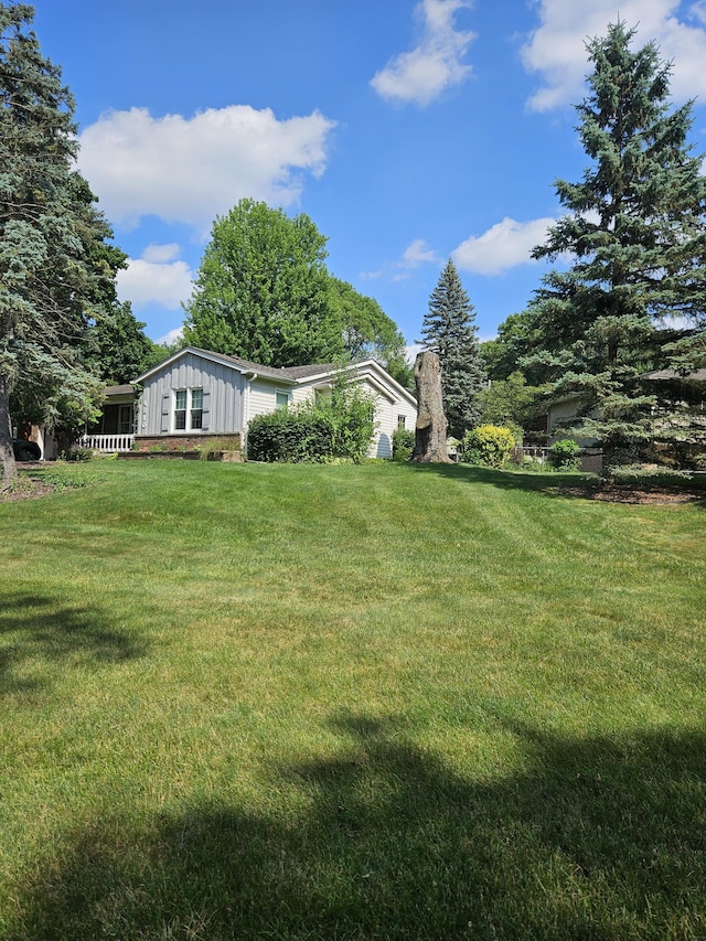 4810 Grandview Dr, Ypsilanti, MI 48197 - view of grassy yard