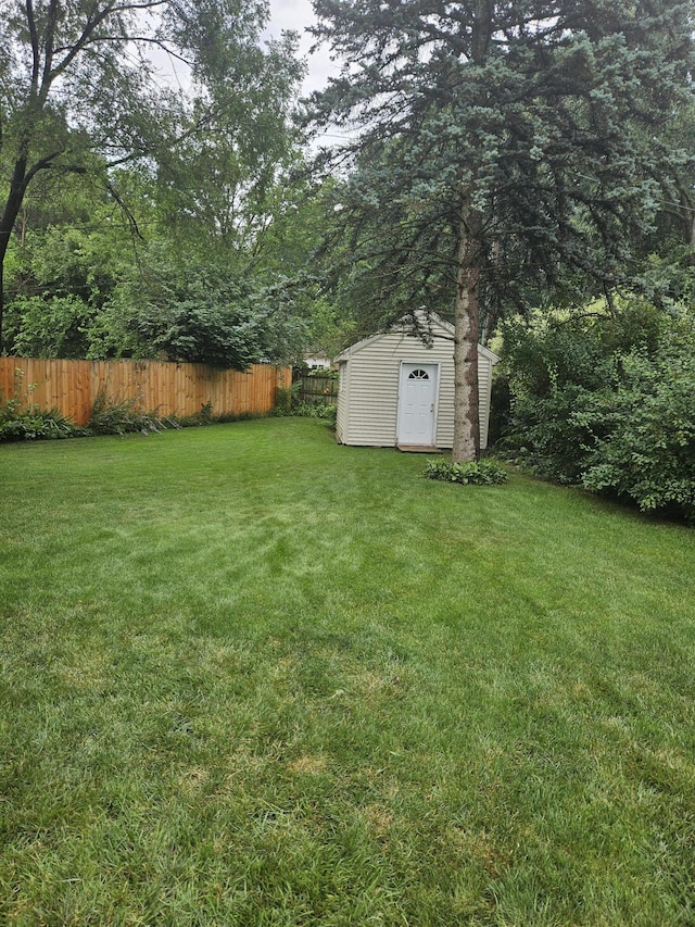 4810 Grandview Dr, Ypsilanti, MI 48197 - view of yard featuring a storage shed