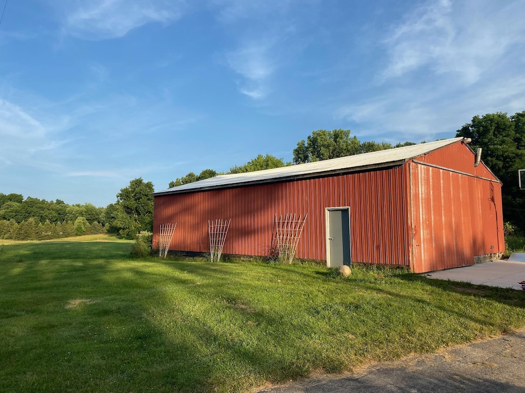 15775 Cassidy Rd, Chelsea, MI 48118 - view of pole building featuring a yard