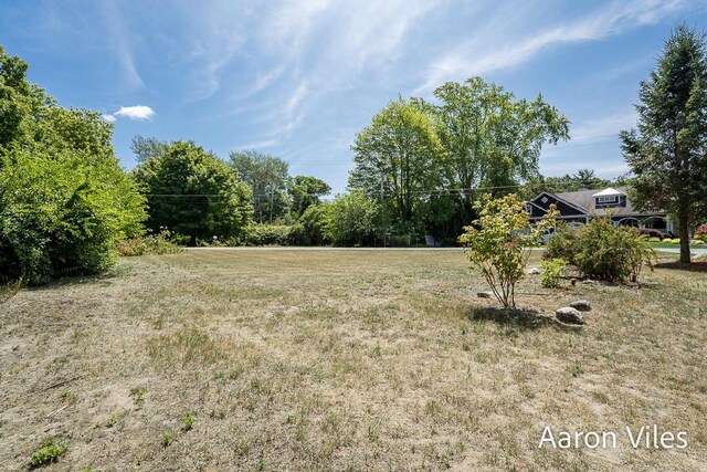 15721 Willows Dr, Spring Lake, MI 49456