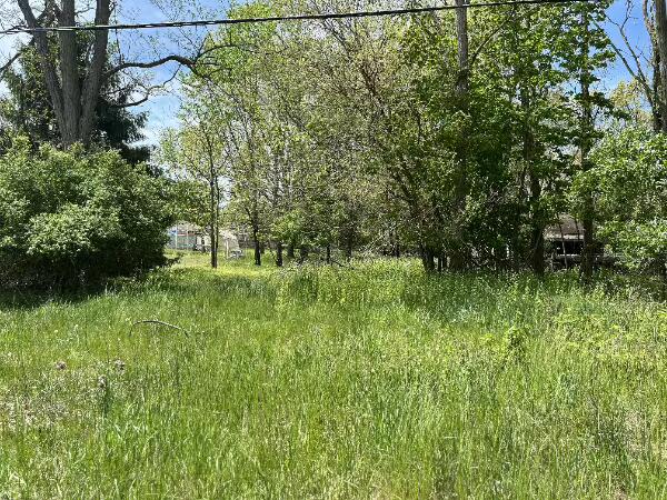 2753 Dean Lake Ave NE, Grand Rapids, MI 49505