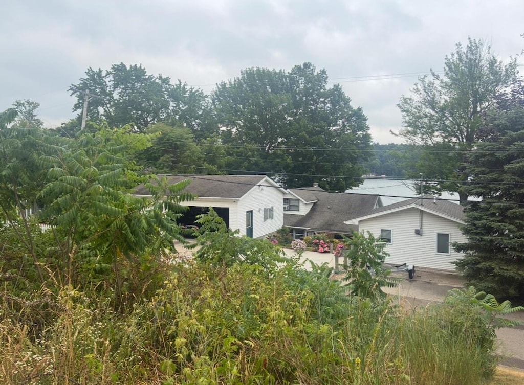 11717 Maywood Dr NE, Sparta, MI 49345