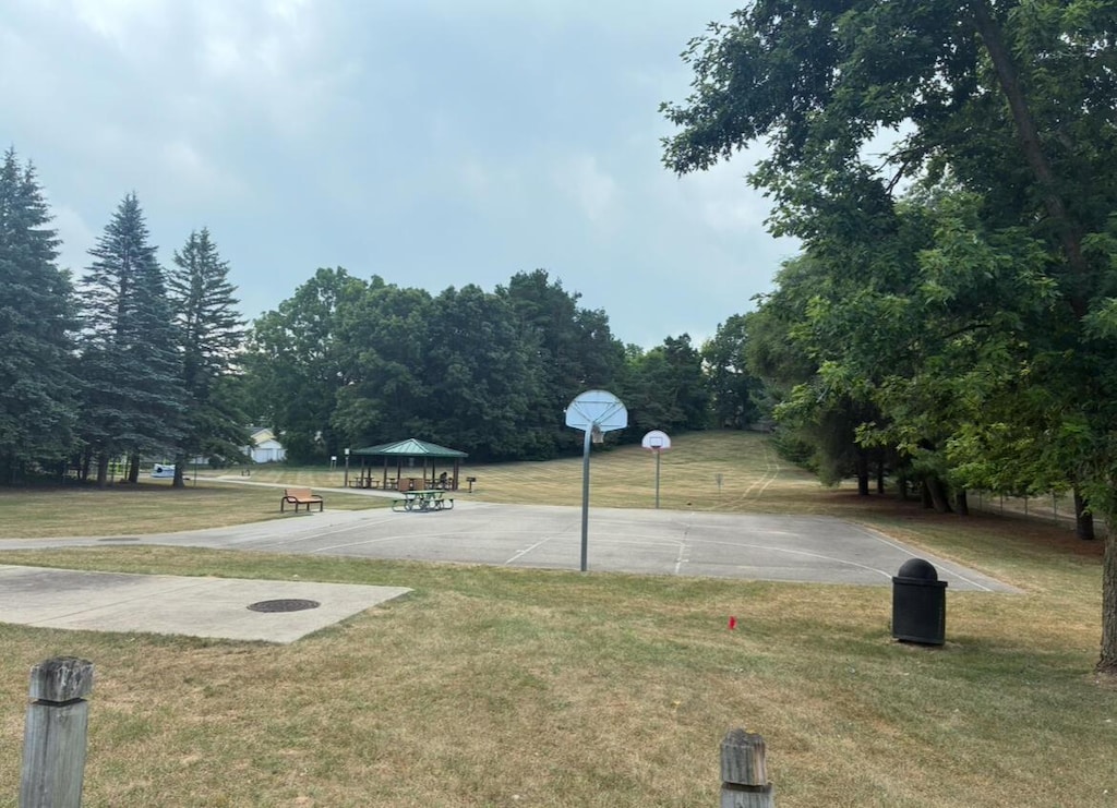 11717 Maywood Dr NE, Sparta, MI 49345