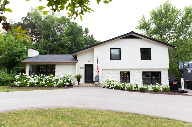 4747 Burton St SE, Grand Rapids, MI 49546 - photo 2