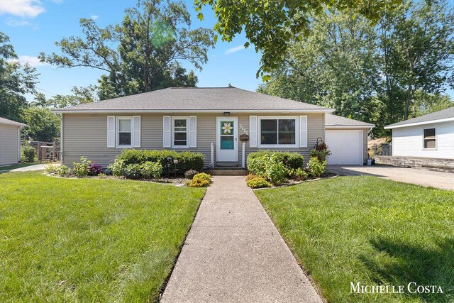 1120 Park Ave, Grand Haven, MI 49417 - photo 1