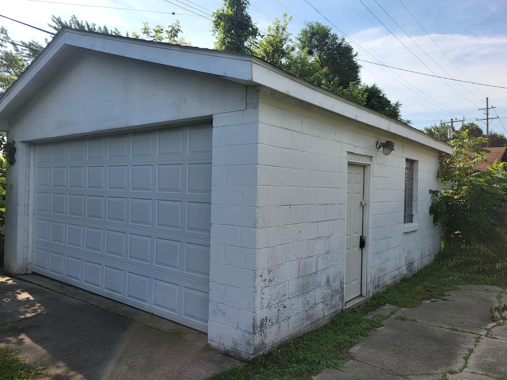 6421 Troy St, Taylor, MI 48180 - photo 2