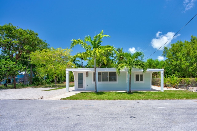 view of front of property featuring a carport