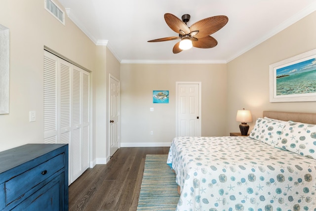 81250 Overseas Hwy Unit 1, Islamorada, FL 33036 - bedroom with dark wood-type flooring, crown molding, a closet, and ceiling fan