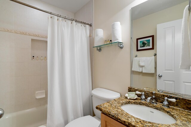 2600 Overseas Hwy Unit 87, Marathon, FL 33050 - full bathroom with vanity, toilet, and shower / tub combo with curtain