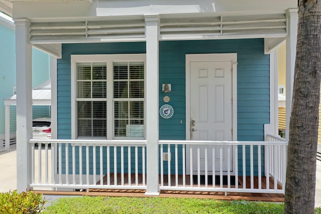 property entrance featuring a porch