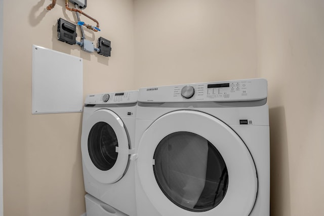 793 Oceana Ave, Key Largo, FL 33037 - laundry room featuring independent washer and dryer