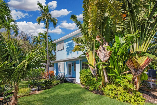 1519 Johnson St, Key West, FL 33040 - view of front facade with cooling unit and a front lawn
