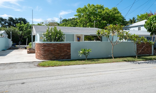 view of front of property