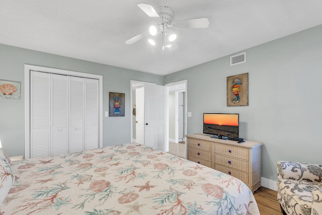 bedroom with a textured ceiling, a closet, and ceiling fan