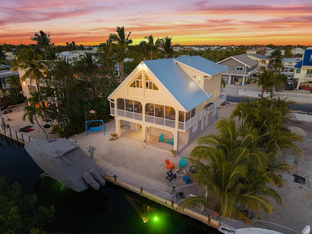 view of aerial view at dusk