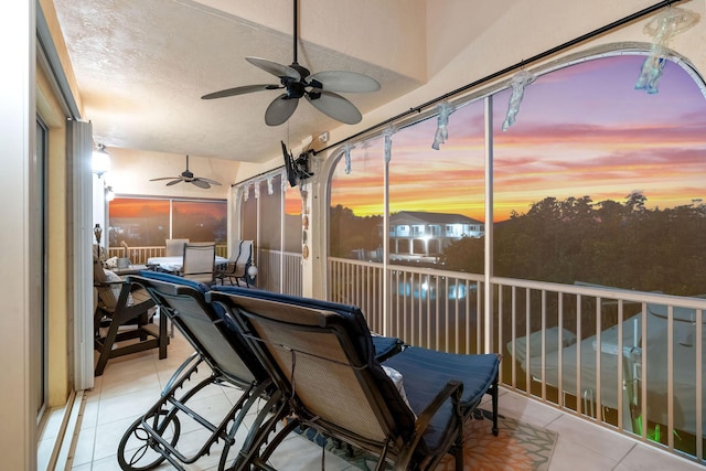 sunroom featuring a ceiling fan