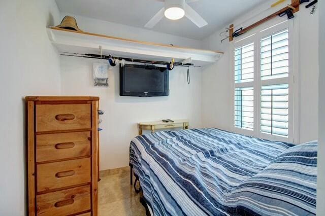 bedroom with ceiling fan