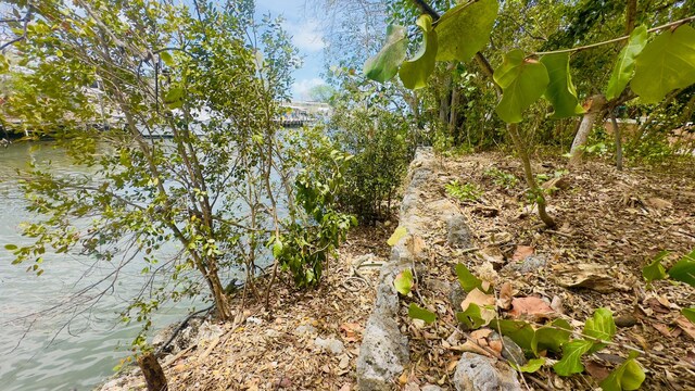 8 S Exuma Rd, Key Largo, FL 33037
