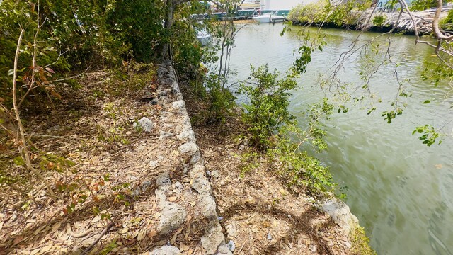 8 S Exuma Rd, Key Largo, FL 33037