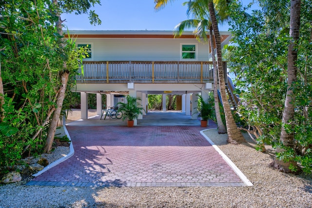 view of front facade featuring a carport