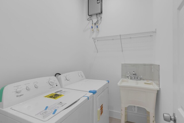 14 Tarpon Ave, Key Largo, FL 33037 - washroom with washer and clothes dryer and baseboards