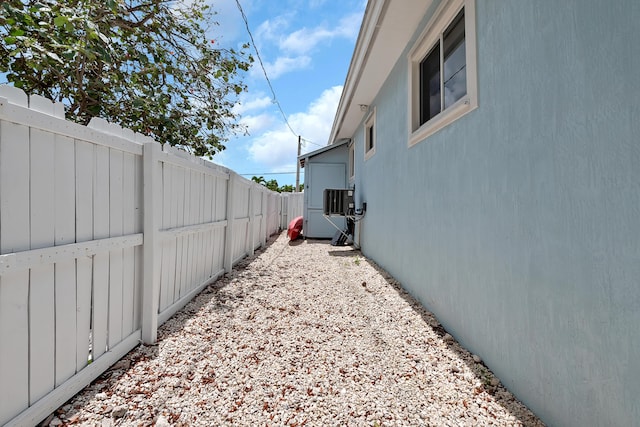 939 Plantation Rd, Key Largo, FL 33037 - view of yard