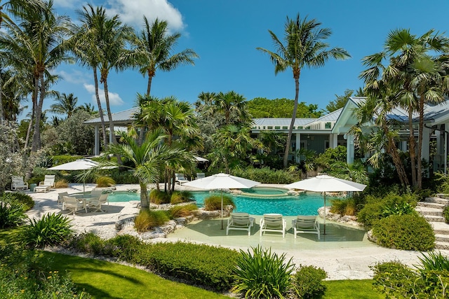 view of swimming pool with an in ground hot tub and a patio area