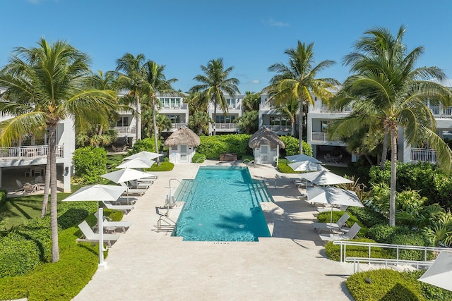 82779 Old Hwy Unit 21, Islamorada, FL 33036 - community pool with a patio area
