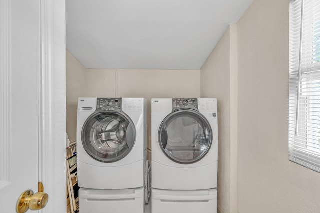 washroom featuring washing machine and clothes dryer and laundry area