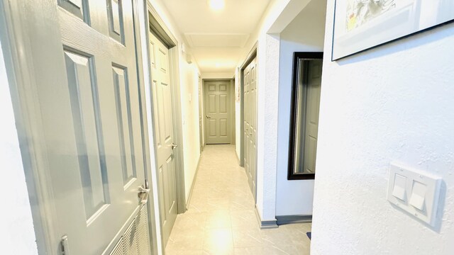 18 W Circle Dr, Saddle Bunch, FL 33040 - view of hall