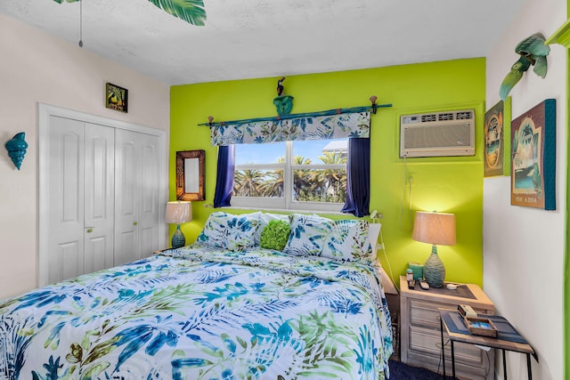 bedroom featuring a closet and a wall mounted air conditioner