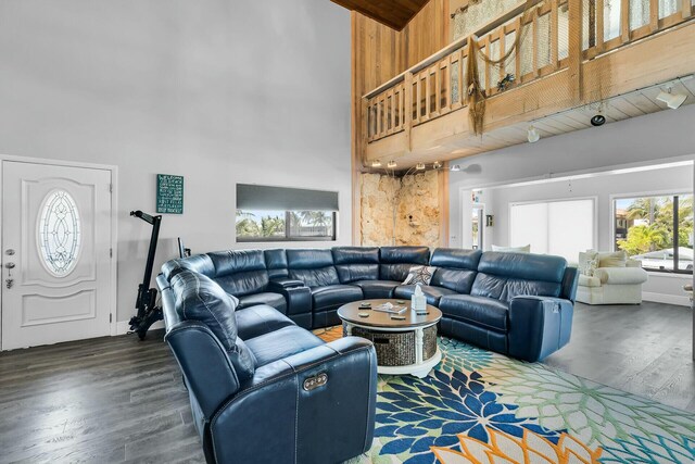 26 Corrine Pl, Key Largo, FL 33037 - living area featuring wood finished floors and a towering ceiling
