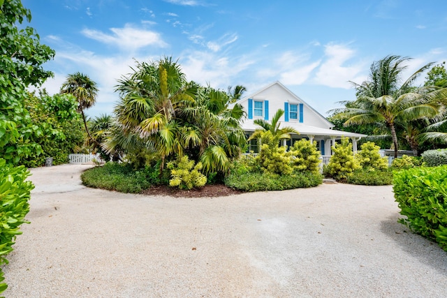 view of front of property