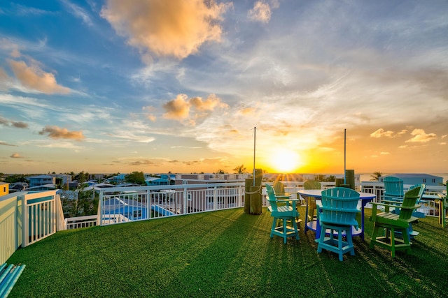 view of yard at dusk